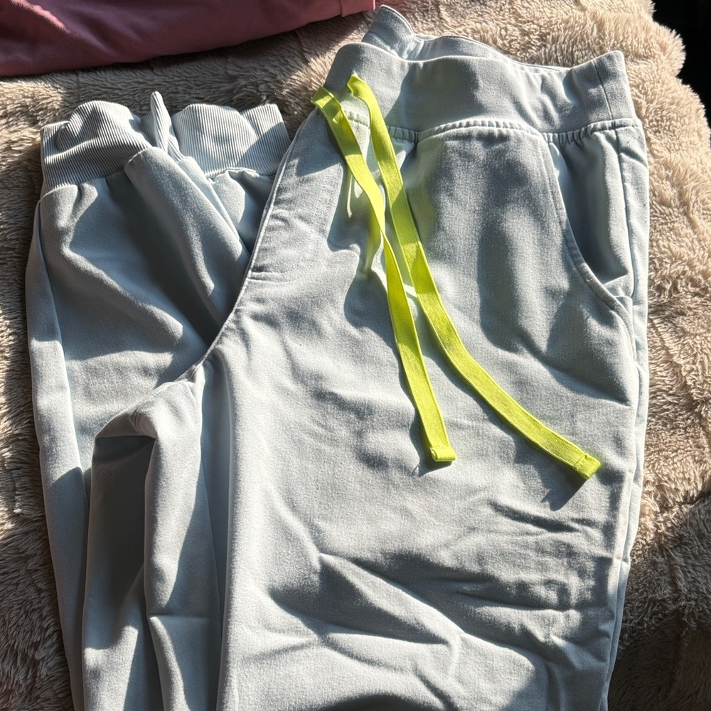 Light blue jogger Figs - medium
